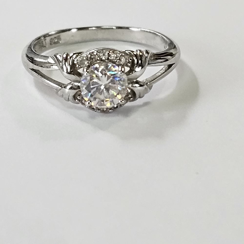 Sparkling Strontium Titanate Ring in Sterling Silver Sz 8 - Picture 6 of 8